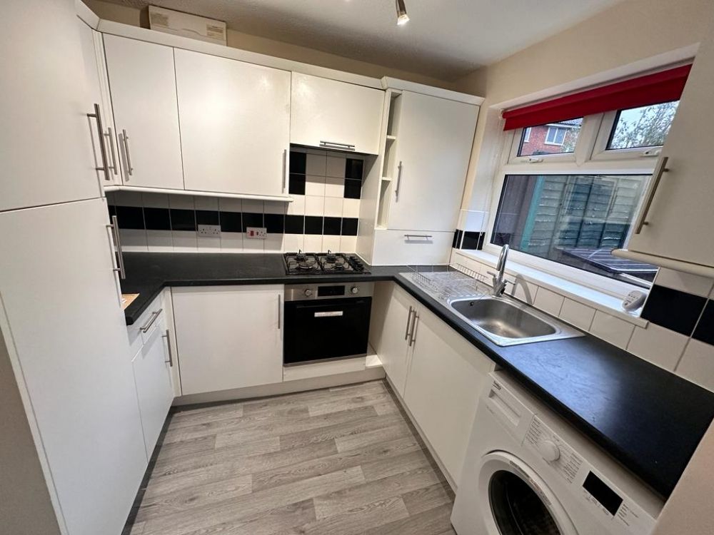 2 bed flat to rent in Harlech Way, Stretton, Burton On Trent DE13, £745