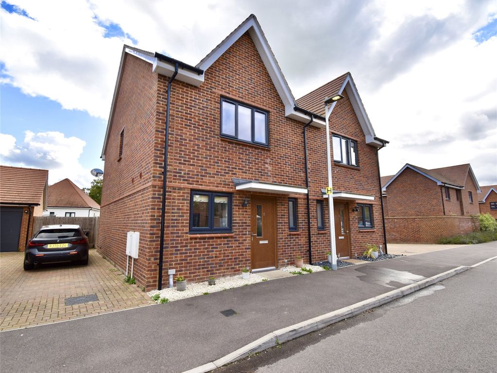 2 bed semidetached house for sale in Weaver Avenue, Arborfield Green