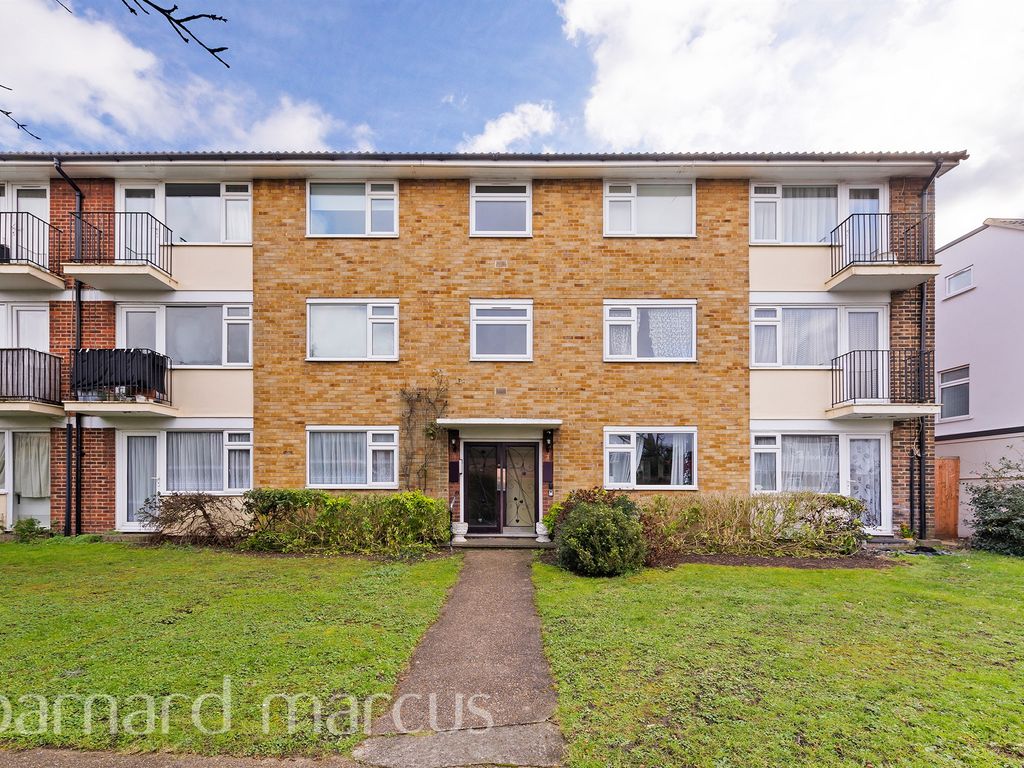 2 bed flat for sale in Imperial Gardens, Mitcham CR4 Zoopla