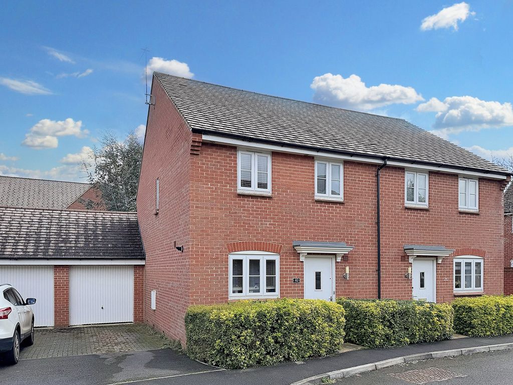 3 bed semidetached house for sale in Walker Drive, Faringdon SN7, £