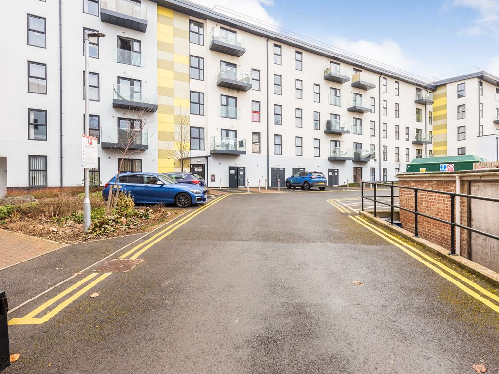 2 bed flat for sale in Walkinshaw Court, Gloucester GL1 Zoopla