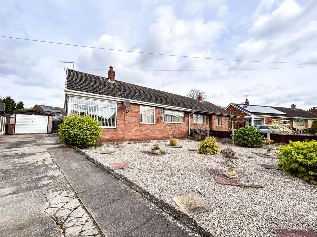 2 bed semidetached bungalow for sale in Stainton Drive, Scunthorpe
