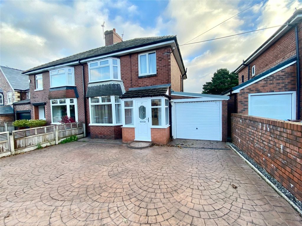 3 bed semidetached house to rent in Oldham Road, Grasscroft, Oldham