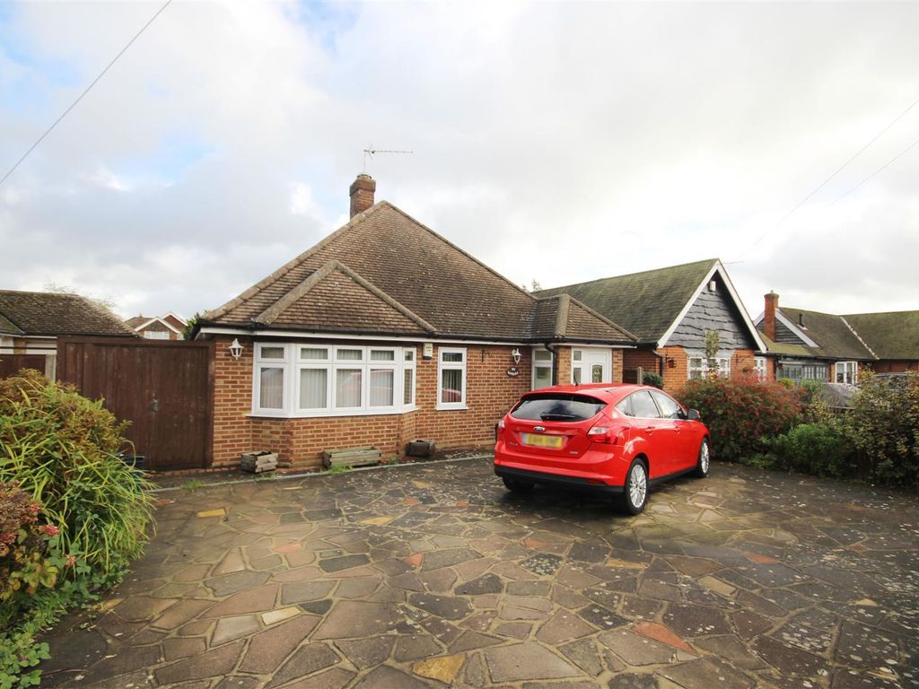 3 bed bungalow for sale in Newgatestreet Road, Goffs Oak, Waltham Cross