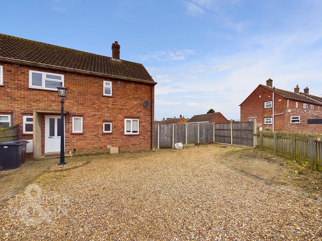 3 bed semidetached house to rent in Howe Lane, Poringland, Norwich