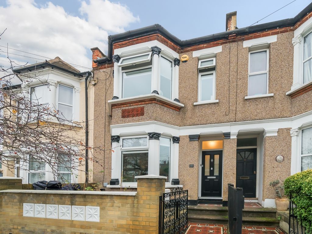 3 bed terraced house for sale in Owenite Street, London SE2, £600,000