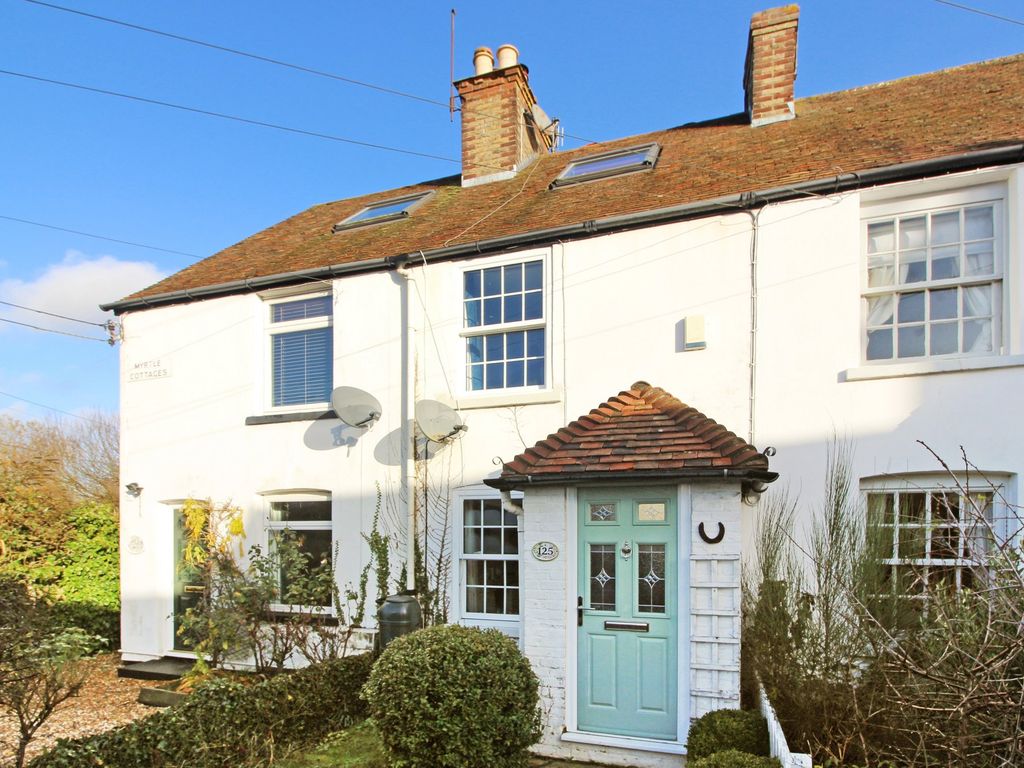 2 bed terraced house to rent in Shalmsford Street, Chartham, Canterbury