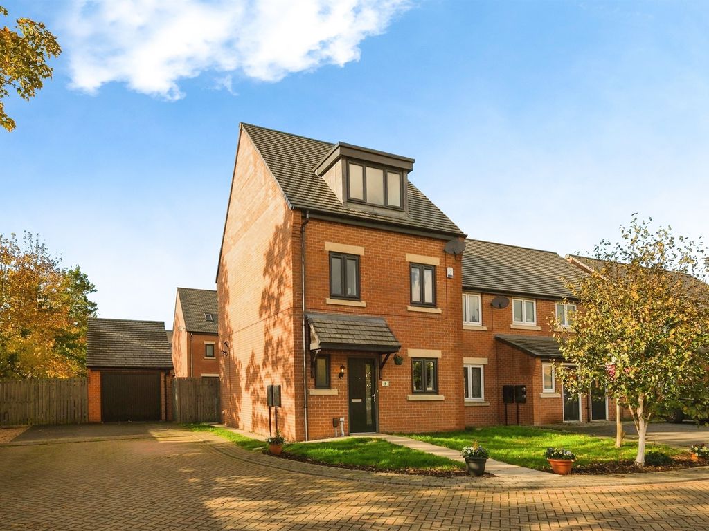 4 bed detached house for sale in Elsie Bruce Grove, Crossgates, Leeds LS15, £300,000 Zoopla