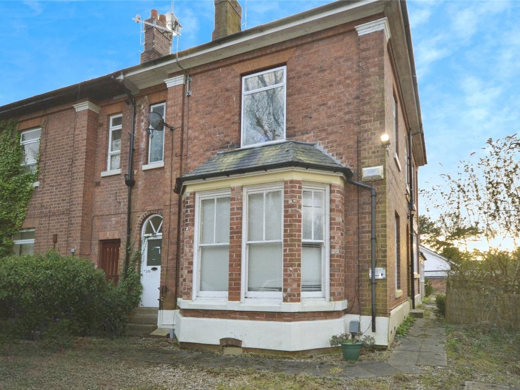 2 bed flat for sale in Tettenhall Road, Wolverhampton, West Midlands