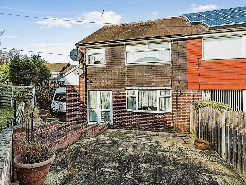 3 bed semidetached house for sale in Barkers Croft, Rockingham