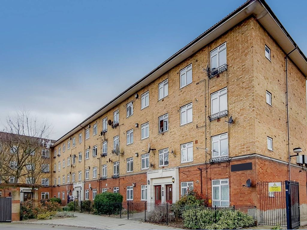 Allen Edwards Drive Nine Elms London SW8  