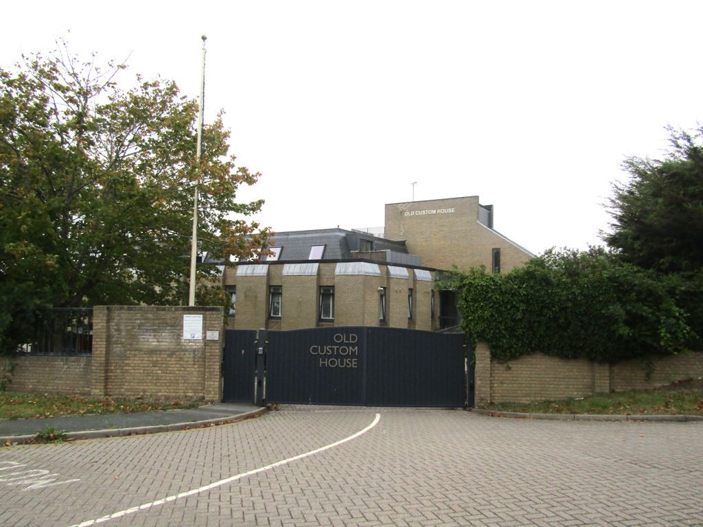 4 bed detached house to rent in Main Road, Dovercourt, Harwich CO12, £