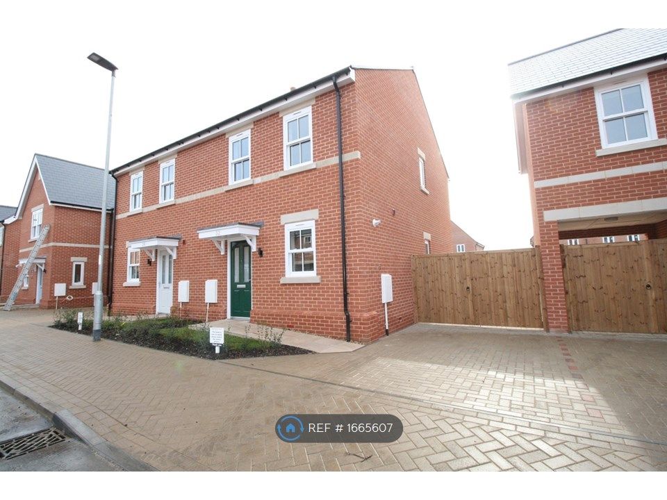 3 bed semidetached house to rent in Sapphire Crescent, Colchester CO4
