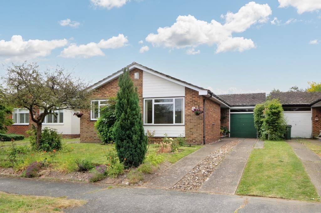 3 bed detached bungalow for sale in Proctor Gardens, Bookham KT23 Zoopla