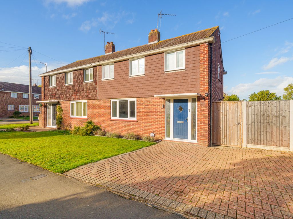 3 bed semidetached house for sale in Applegarth Avenue, Guildford