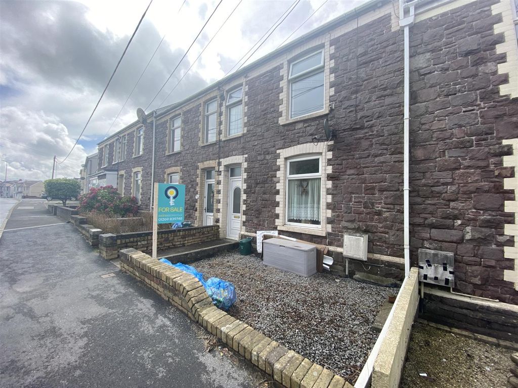 3 bed terraced house for sale in Ammanford Road, Llandybie, Ammanford