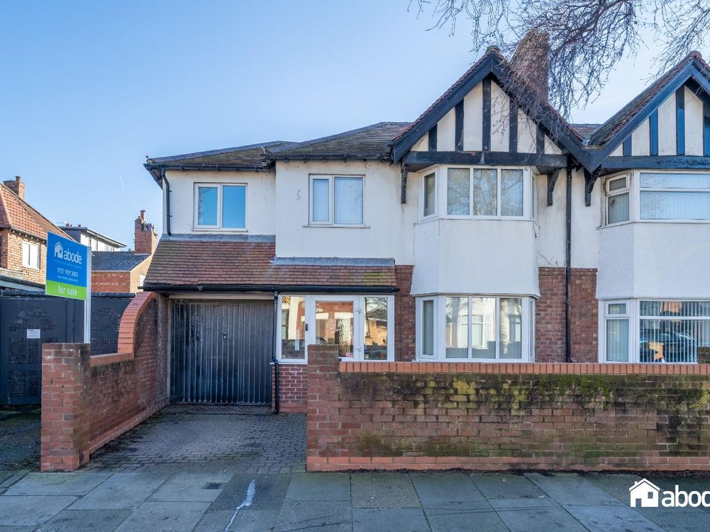 4 bed semidetached house for sale in Brooke Road East, Waterloo