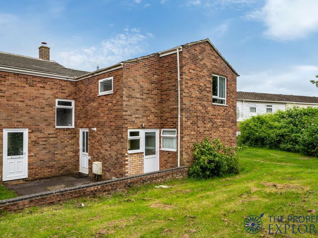 2 bed end terrace house for sale in Lilac Way, Basingstoke RG23, £