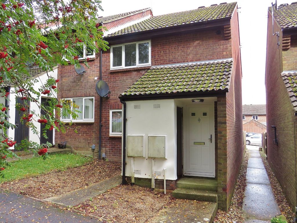 1 bed flat to rent in Timberlands, Broadfield, Crawley, West Sussex