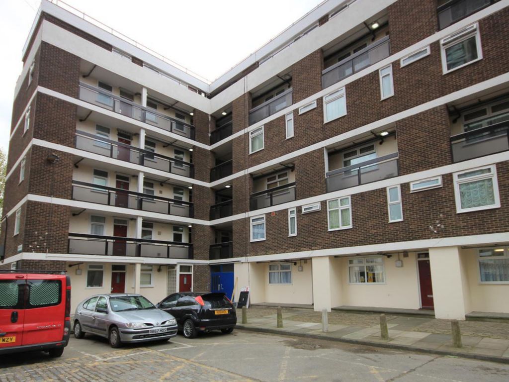 1 bed flat to rent in Dickens Estate, London SE16, £1,600 pcm Zoopla
