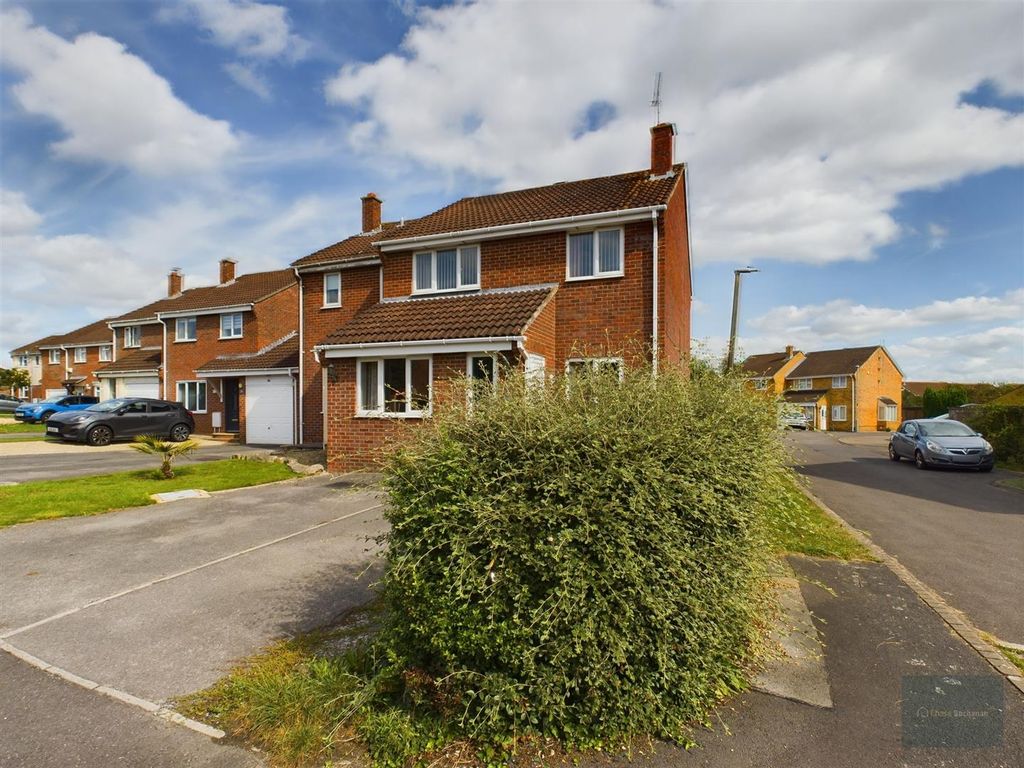 3 bed semidetached house for sale in Ramsbury Walk, Trowbridge BA14, £