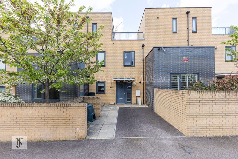3 bed property to rent in Gateway Mews, Bounds Green, London N11 Zoopla