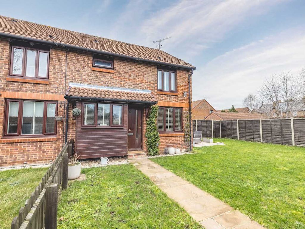 1 bed terraced house for sale in Cobb Close, Datchet SL3, £290,000 Zoopla