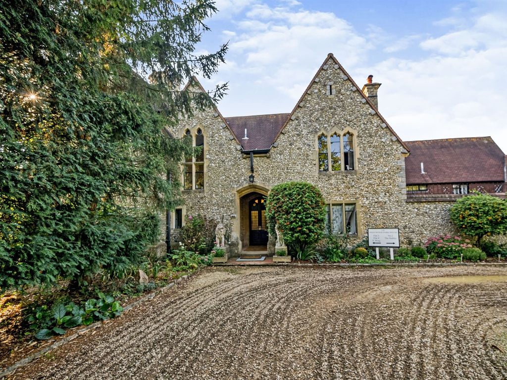 2 bed flat for sale in Road, Prestwood, Great Missenden HP16