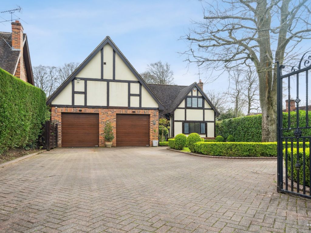 4 bed detached house for sale in Woodside Road, Beaconsfield HP9, £