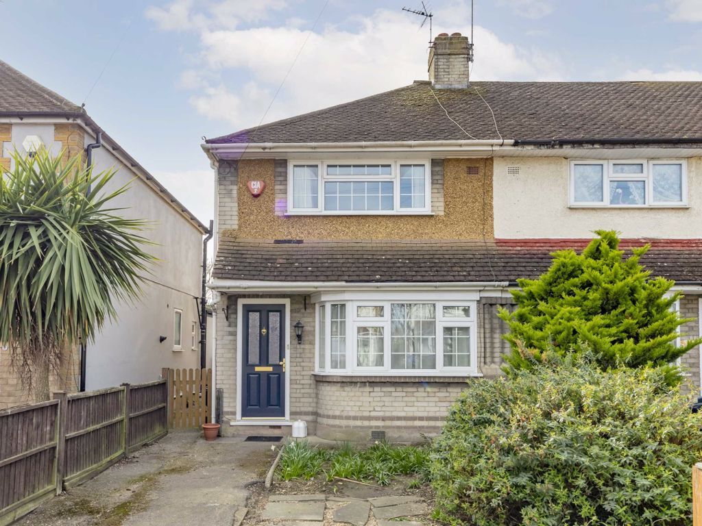 3 bed property for sale in The Alders, Hanworth, Feltham TW13 Zoopla