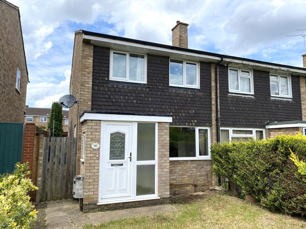 3 bed end terrace house to rent in Drive, Chelmsford CM2, £1,550