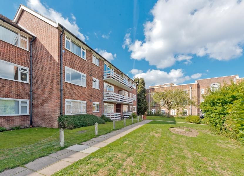 1 bed flat to rent in St. Andrews Square, Surbiton KT6 Zoopla