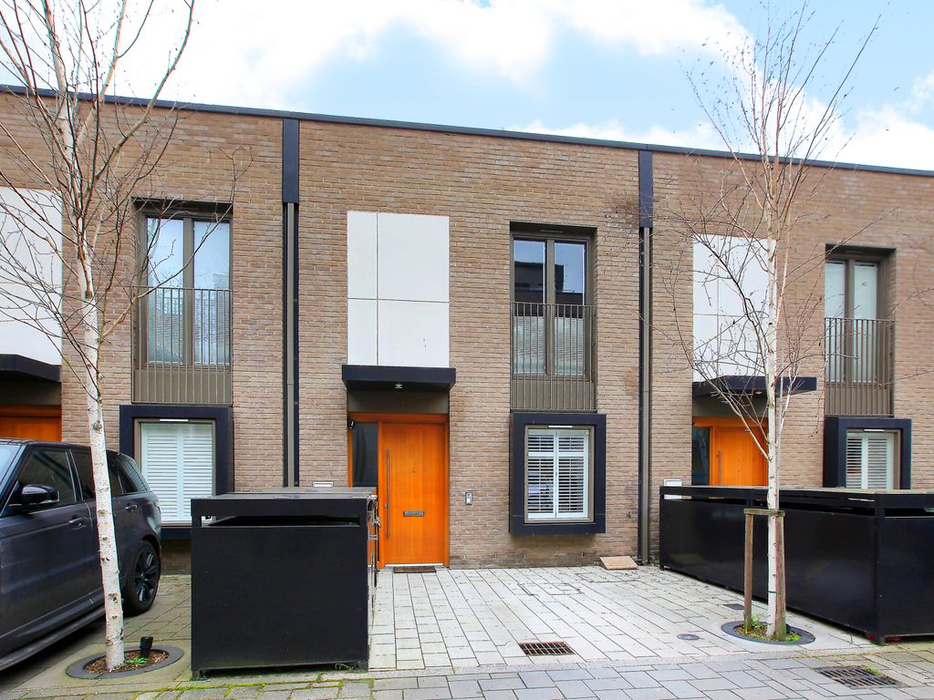 3 bed detached house for sale in Bourke Close, Clapham, London SW4, £