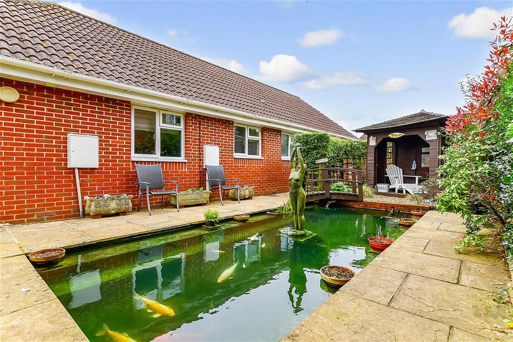 3 bed detached bungalow for sale in Kings Chase, Willesborough, Ashford