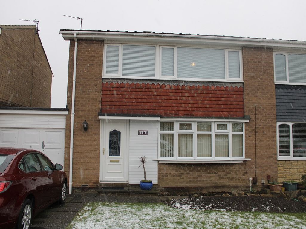 3 bed semidetached house for sale in Gracefield Close, Newcastle Upon