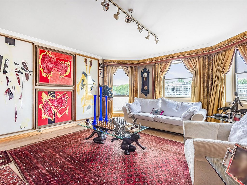 Nine Elms Lane Vauxhall SW8  