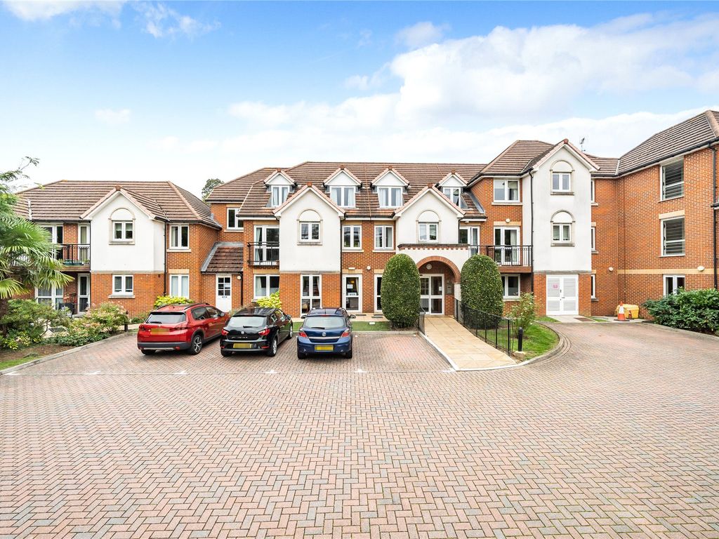 1 bed property for sale in Addlestone, Surrey KT15, £110,000 Zoopla