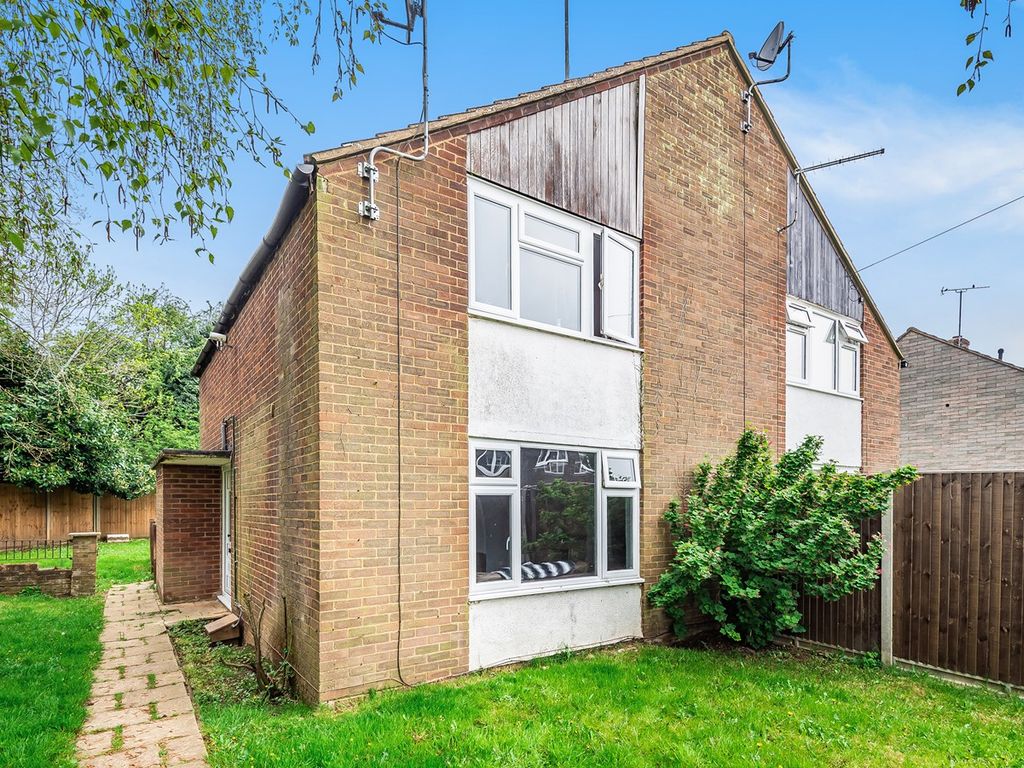 3 bed semidetached house for sale in Orchard Close, St Ippolyts