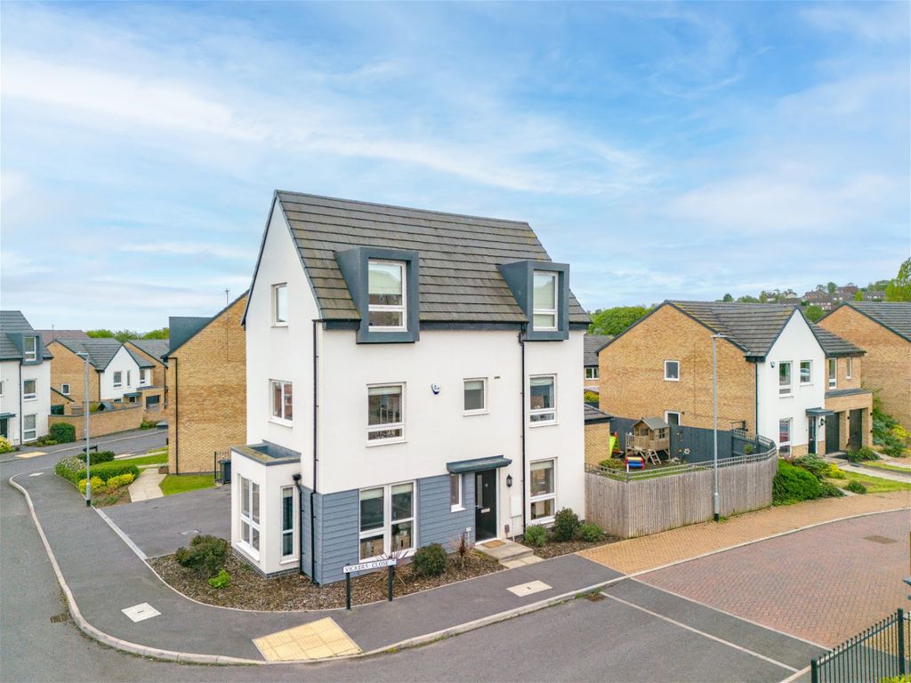 4 bed detached house for sale in Vickers Close, Gedling, Nottingham NG4