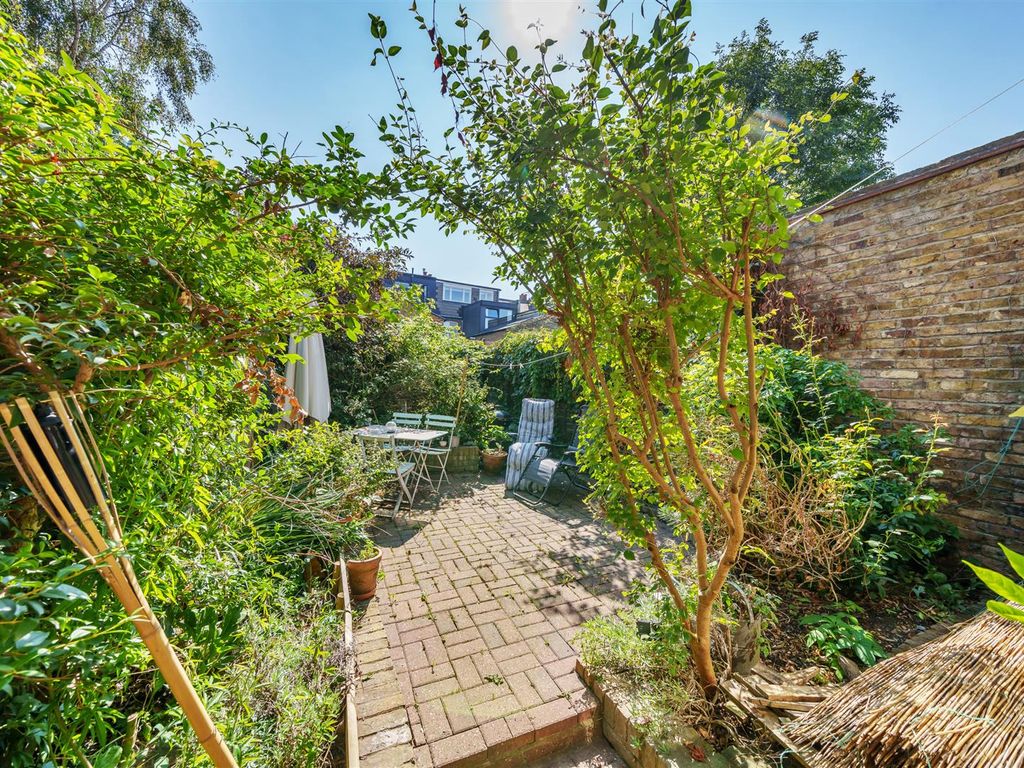 1 bed flat for sale in Charteris Road, Queens Park NW6, £530,000 Zoopla