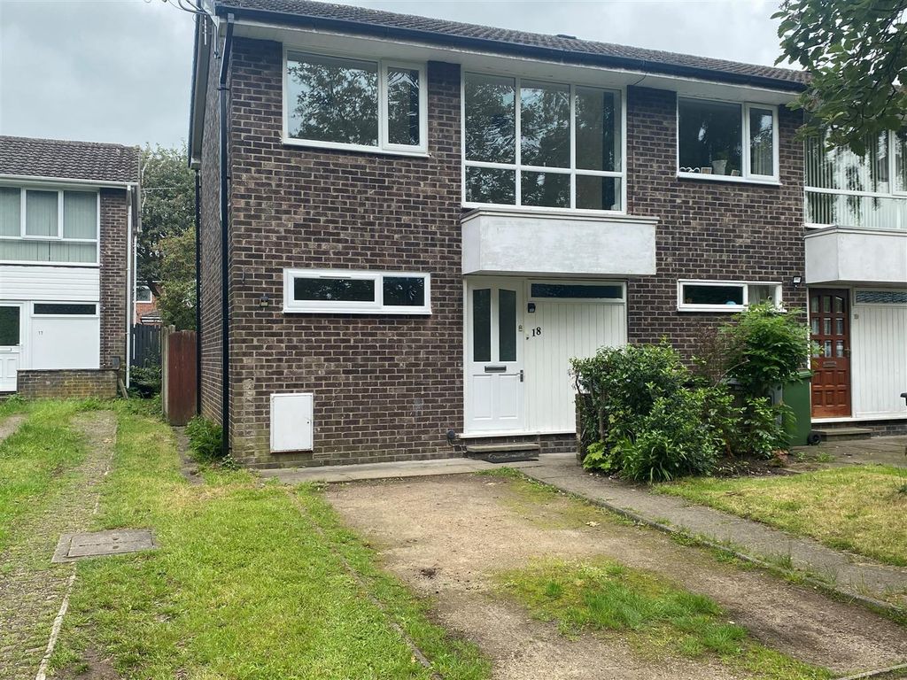 3 bed mews to rent in Weaver Close, Alsager, StokeOnTrent ST7, £725