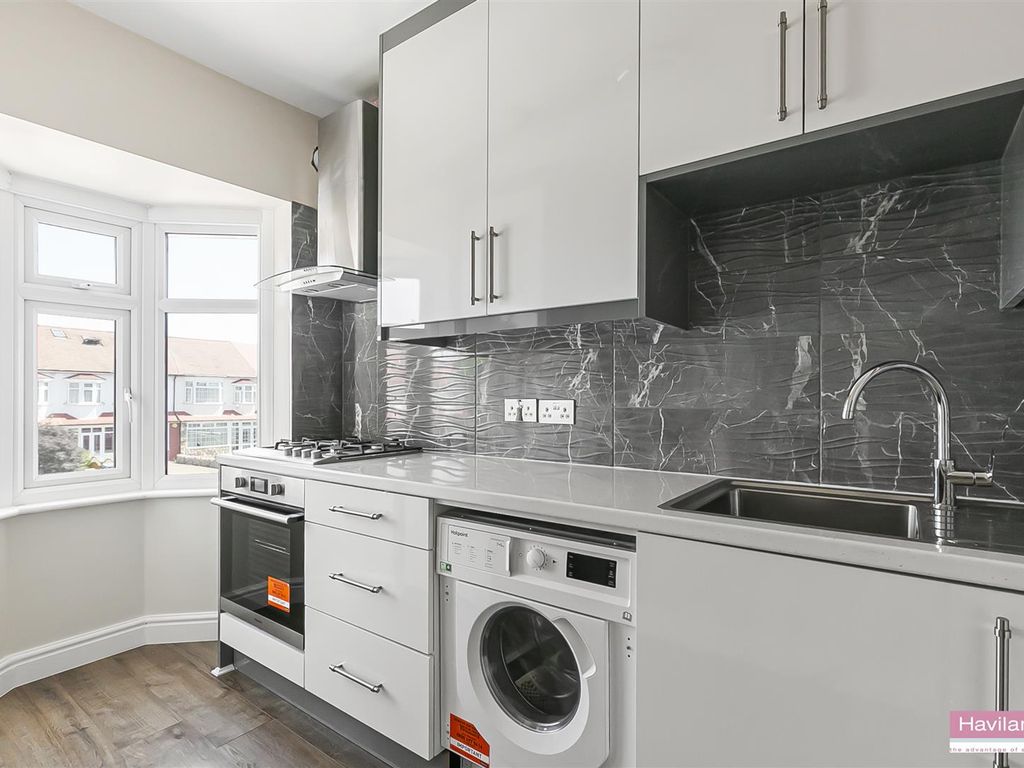 1 bed flat for sale in Hedge Lane, Palmers Green N13 Zoopla