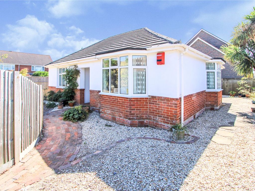 2 bed bungalow for sale in Whites Lane, Fawley, Southampton, Hampshire