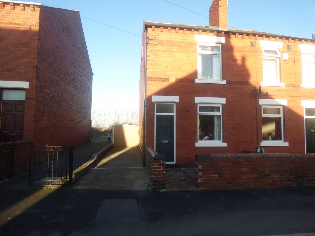 3 bed semidetached house to rent in First Avenue, Newton Hill