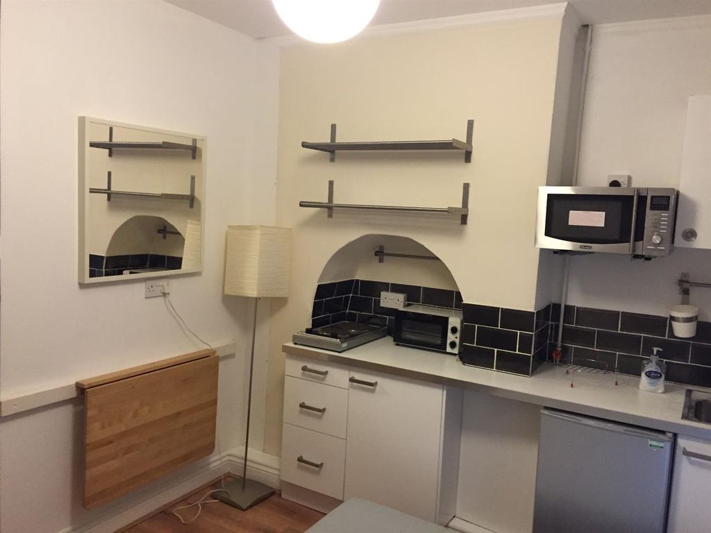 Studio to rent in 664 Pershore Road, Edgbaston, Birmingham B29, £600