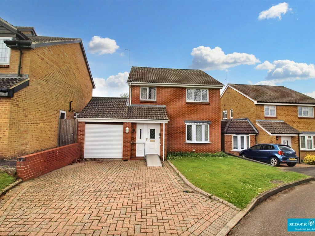 4 bed detached house for sale in Menpes Road, Tilehurst, Reading RG31