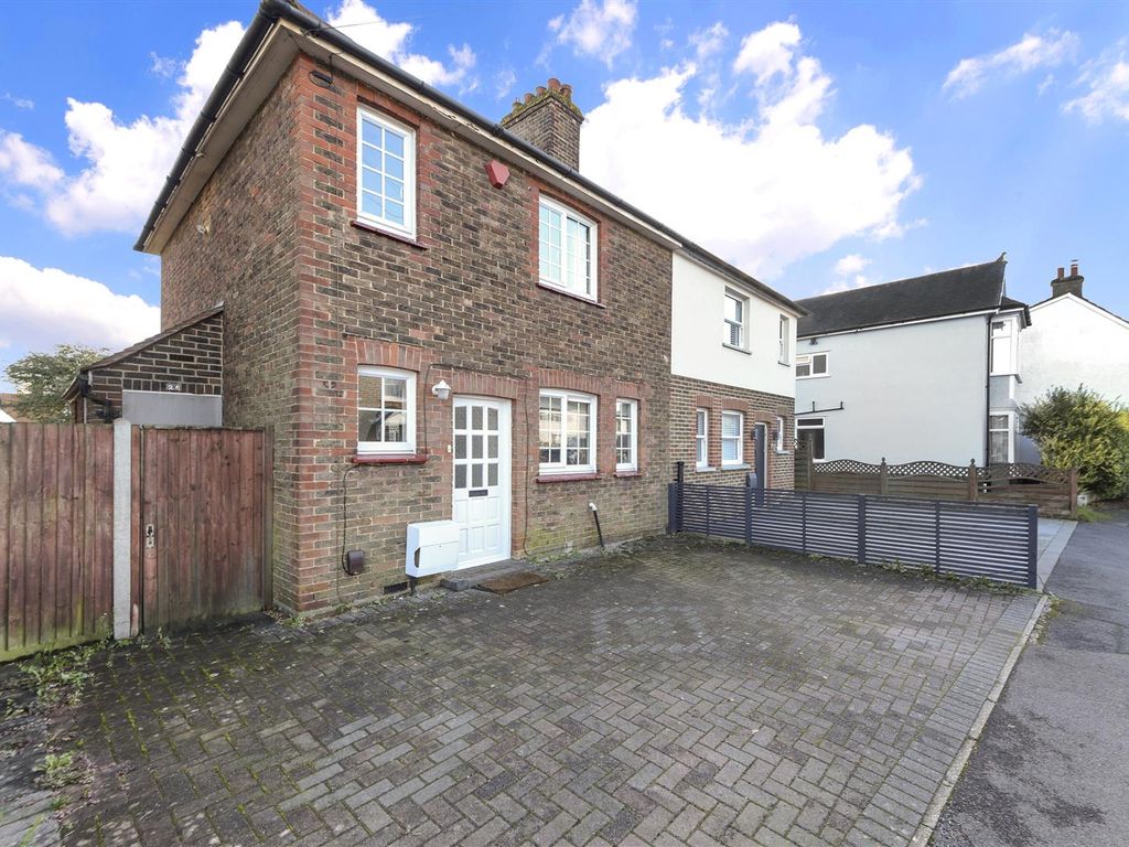 3 bed semidetached house for sale in Ferndale Road, Banstead SM7, £