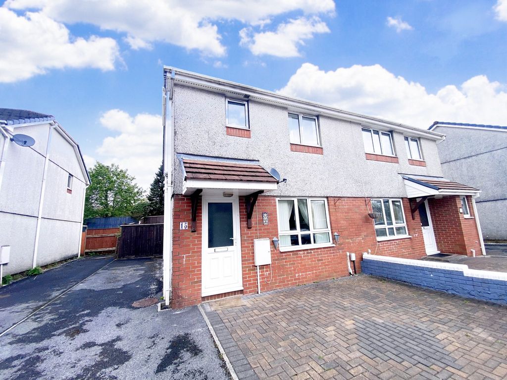 3 bed semidetached house for sale in Clos Rhedyn, Cwmrhydyceirw