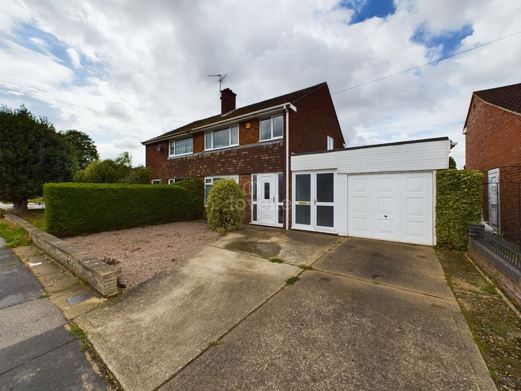 3 bed semidetached house for sale in Harewood Crescent, North Hykeham