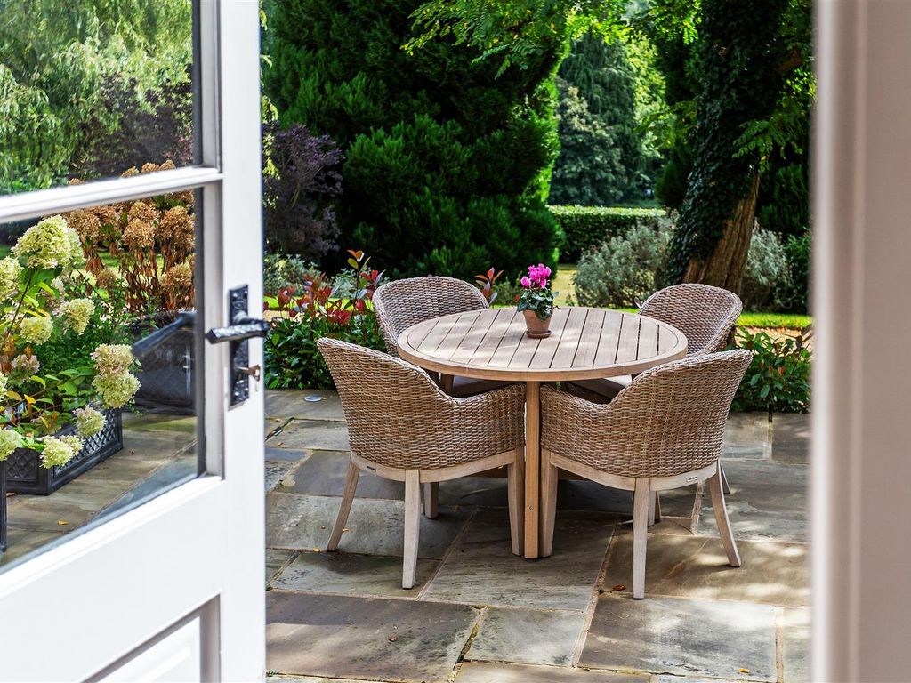 2 bed flat to rent in Snowdenham Hall, Bramley, Guildford, Surrey GU5